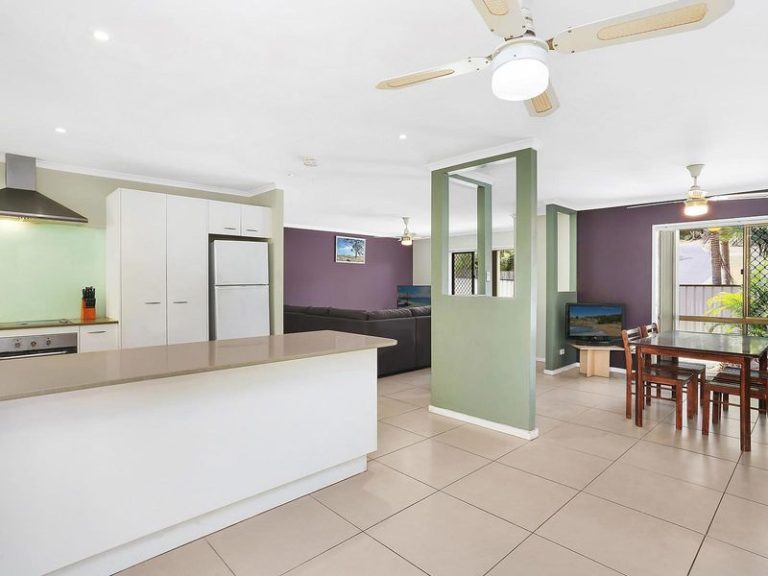 22 Balsa Street, ELANORA QLD 4221 - photo 2