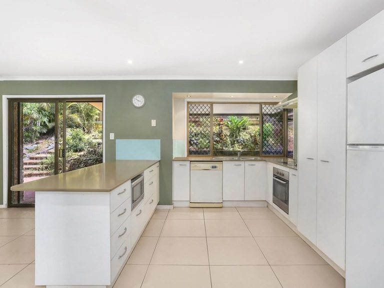 22 Balsa Street, ELANORA QLD 4221 - photo 3