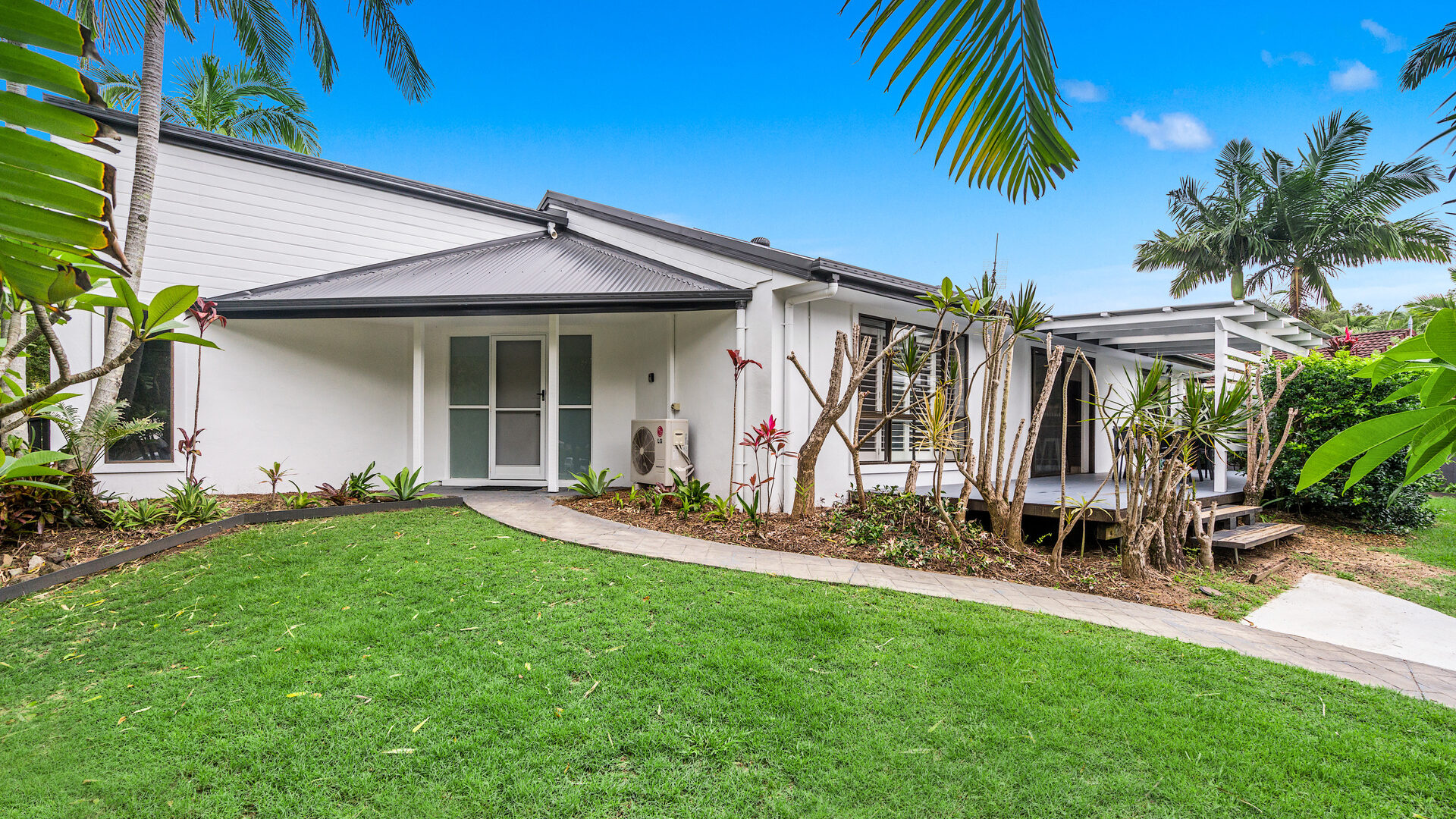 Sold - 31 Bottlebrush Crescent - New Property in Suffolk Park - Real Estate by Ian Daniels