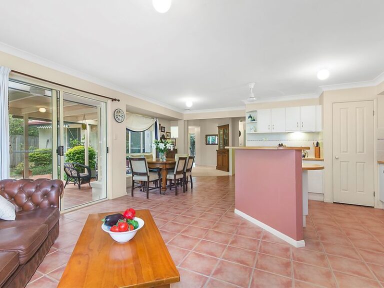 Sold - 5 Mahr Place - New Property in SUFFOLK PARK - Real Estate by Ollie Charkos