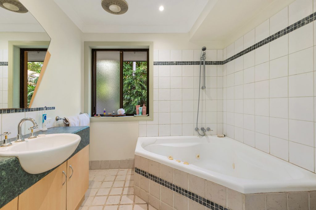 Sold - 14 Honeysuckle Drive - New Property in Suffolk Park - Real Estate by Nick Dunn